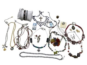 Fashion Jewelry Estate Mixed Lot Trefoil Products & Beaded Pieces