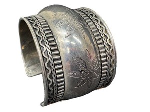 Vintage Silver Tone Leaf Cuff Bracelet