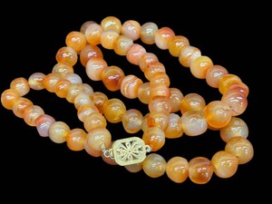 Polished Agate Beaded Necklace 32 in Round Beads