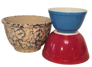 D - Vintage Pyrex Bowls & Sponge Painted Mixing Bowl (Lot of 3)