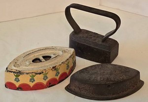 D - Vintage Sad Iron Set No. 50 Handled Asbestos Marked (Lot of 3)