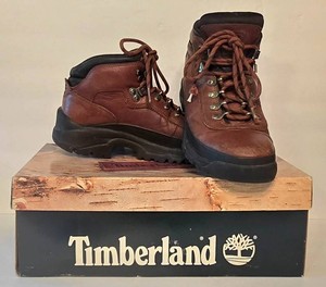 D - Womens Size 9 Medium Timberland Hiking Boots