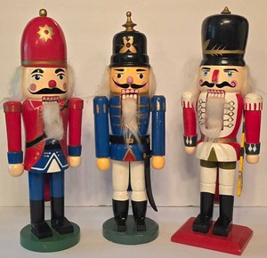 D - Nutcracker Soldiers Vintage Wooden Set (Lot of 3)