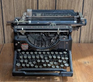 LL - Vintage Typewriter Underwood