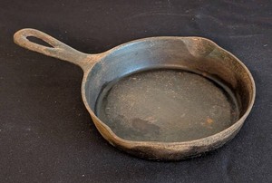 K - Vintage Cast Iron Skillet Sidney 3A