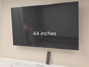 SAMSUNG FLAT SCREEN TV