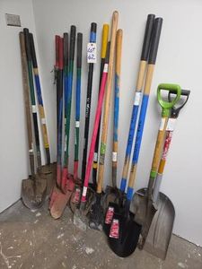 LONG HANDLED HAND TOOLS - DIGGING IT