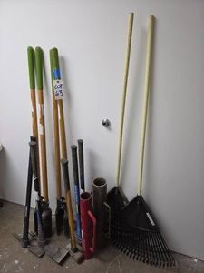 LONG HANDLED HAND TOOLS - WORKIN&nbsp THE DIRT