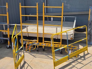 6 ft SCAFFOLDING WITH CAGE ATTACHMENT