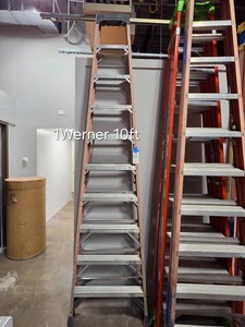 1 WERNER 10 FT LADDER