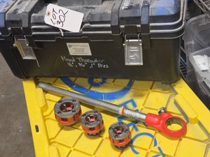RIDGID RATCHETING MANUAL DIE THREADER &amp DIE SET
