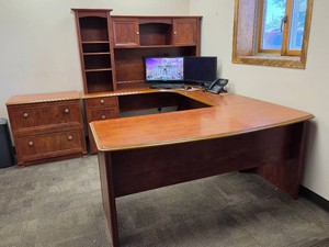 EXECUTIVE U SHAPE DESK SUITE