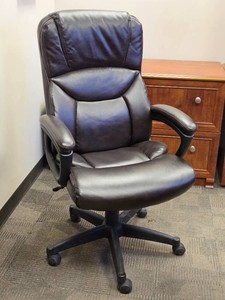 EXECUTIVE DESK CHAIR
