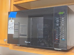 MAGIC CHEF MICROWAVE OVEN