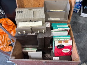 Sawyer Slide Projector with Easy Edit Slide Tray and Slides