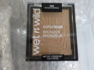 12 Wet n Wild Coloricon Bronzer Mak...