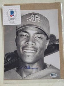BECKETT AUTHENTICATED 8X10 AUTOGRAPHED PHOTO CHRIS ROBERSON