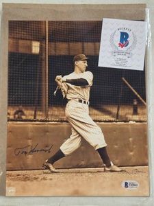 BECKETT AUTHENTICATED 8X10 AUTOGRPAHED PHOTO TOM HENRICH
