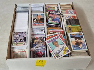 ULTIMATE SPORTS FAN MIXED BOX - APPROX. 2500 CARDS