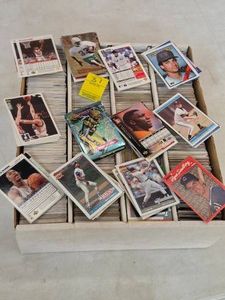 ULTIMATE SPORTS FAN MIXED BOX - APPROX. 3000 CARDS