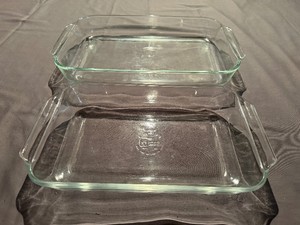 Anchor Hocking 12 x 8 Casserole Dish and Pyrex 15 x 11 Casserole Dish