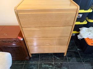 Maple Chest of Drawers - 4 Drawers 31.5 x 17 x 42