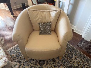 Swaim Cream Club Chair with Rounded Backrest