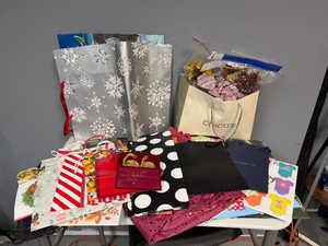 30 Gift Bags (all occasions) and Bows