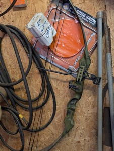 Bear Compound Bow & Gong Show Self-Healing Target Mixed Lot