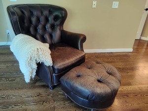 Leather Tufted Statement Chair wOttoman
