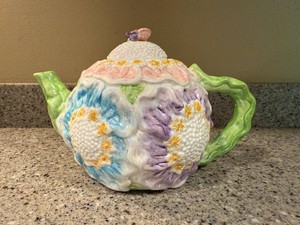 Cottontail Collection Tea Pot