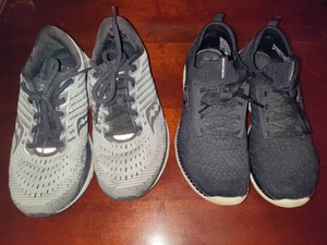 Ladies Sneakers - Saucony Ride 13Sketchers (Size 7.58)