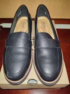 Clarks Sharon Gracie Loafers (Size 8) In Box
