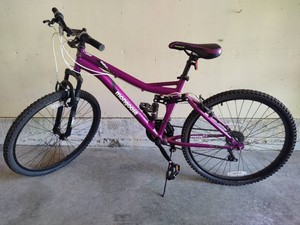 Mongoose Womens Status 2.2 Multi-Speed 26 Bike