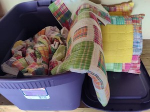 Sterlite 20g Tote wQuilted Queen ShamsBedskirt & Pillows