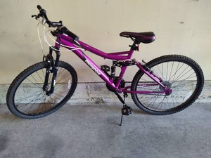 Mongoose Womens Status 2.2 Multi-Speed 26 Bike
