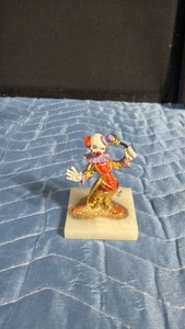 vintage JuDi Originals of California clown figurine mounted on a square onyx marble base