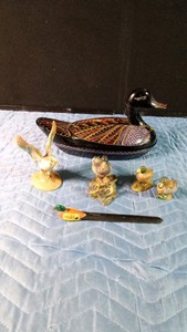 LGA duck trinket box, 4 ceramic ducks and a duck letter opener