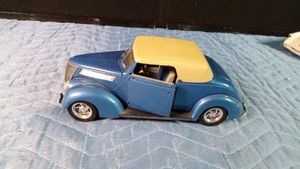 Road Legends diecast model of a 1937 Ford Convertible