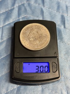 1948 Mexican 5 Pesos Silver Coin featuring the profile of Cuauhtmoc, the final Aztec Emperor. Minted exclusively 1947 and 1948 by the Bank of Mexico, this vintage coin is popular among numismatists for its historical significance and large, crown-size