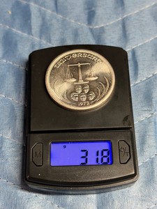 1972 Universaro World Trade Unit coin in case - one troy ounce of .999 fine silver.