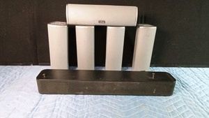 Surround sound system withDiVinci speakers and Onn sound bar