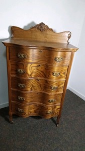 Vintage 5 drawer dresser on wheels