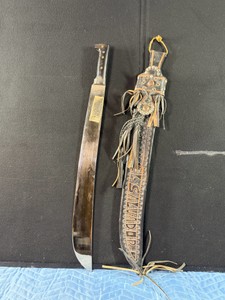 Vintage traditional Latin American machete, specifically a Corona No. 152 model produced in El Salvador - see description for more info