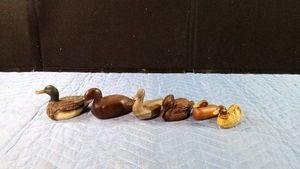 6 Small wooden ducks