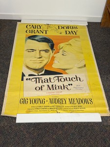 Authentic vintage poster for the 1962 romantic comedy film That Touch of Mink. The artwork showcases the films legendary stars, Cary Grant and Doris Day, alongside co-stars Gig Young and Audrey Meadows. - see description for more info