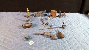Lot of vintage metal items