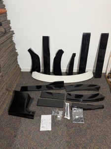 Kit for side skirts and rear corners to a car.