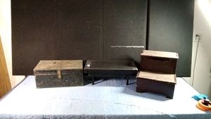 Wooden box with hingedlid and 2 Wooden step stools