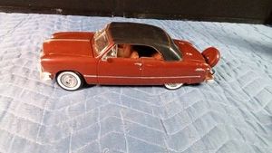 Maisto 1950 Ford convertible diecast model